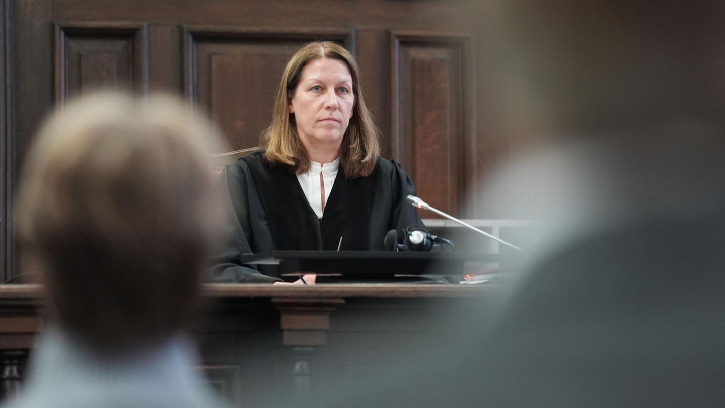 Newsblog zum Block-Prozess: Richterin droht Angeklagter mit Haftbefehl