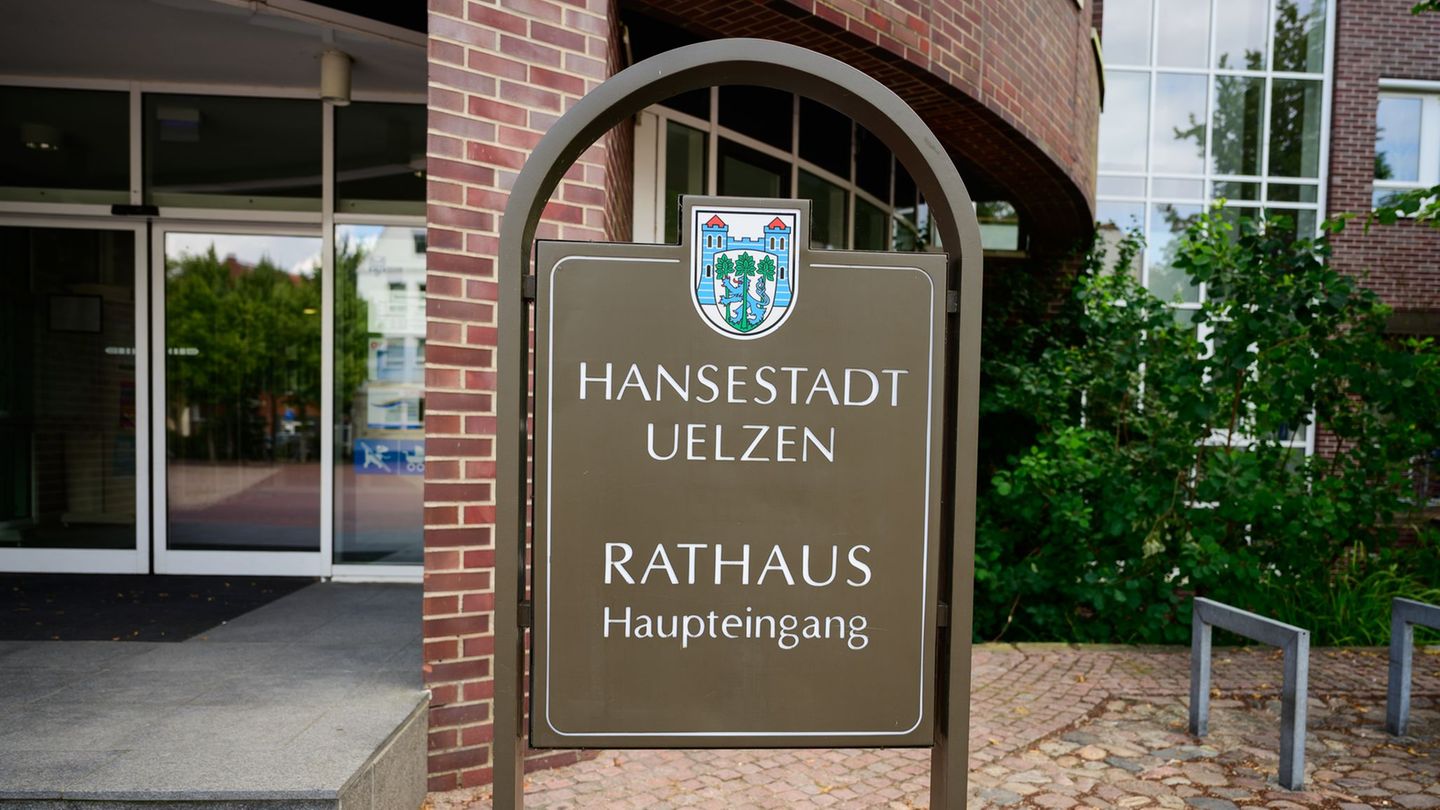 Die Polizei hat Ermittlungen gegen vier Mitarbeiter des Abwasserzweckverbandes Uelzen aufgenommen. (Symbolbild) Foto: Philipp Sc