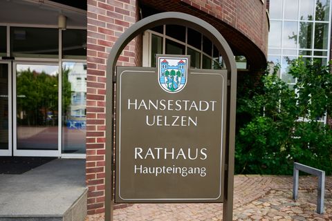 Die Polizei hat Ermittlungen gegen vier Mitarbeiter des Abwasserzweckverbandes Uelzen aufgenommen. (Symbolbild) Foto: Philipp Sc