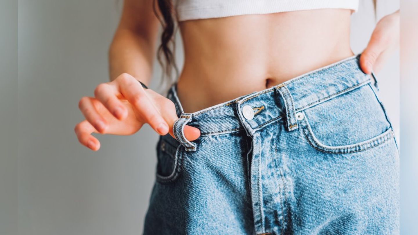 Lieblingshose zu weit? Mit einem Gürtel-Trick sitzt sie wieder perfekt.
