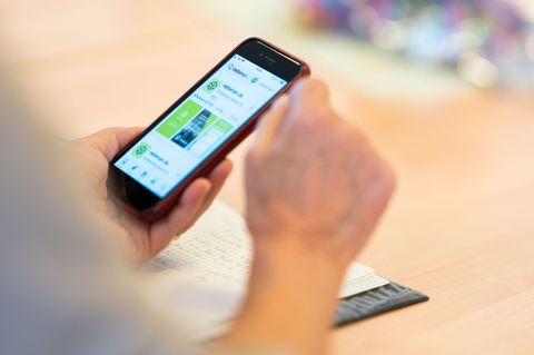 Die Stiftung "nebenan.de" hat den Deutschen Nachbarschaftspreis verliehen. (Symbolbild) Foto: Lukas Barth/dpa