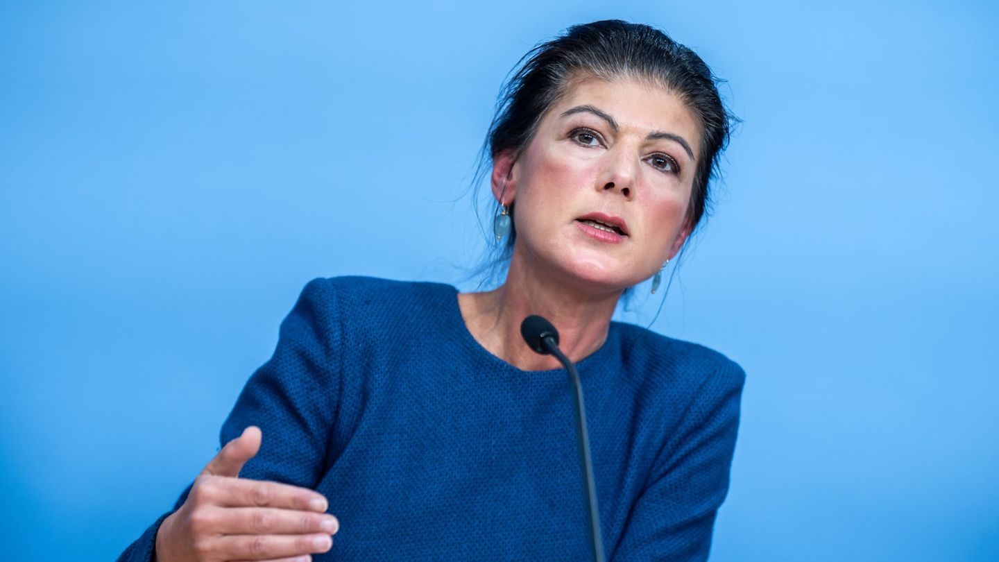BSW-Chefin Sahra Wagenknecht hat kein Verständnis dafür, dass nicht alle Landtagsabgeordneten ihrer Partei in Brandenburg ihre P