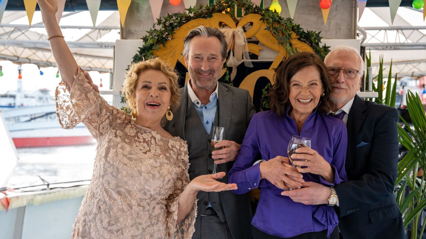 Partnertausch zur Goldhochzeit? Das Leben von Ulla (Michaela May, links), Paul (Helmut Zierl, zweiter von links), Rita (Angela Roy) und Robert (Ernst Stötzner) wird nach Pauls Geständnis plötzlich nicht mehr dasselbe sein.