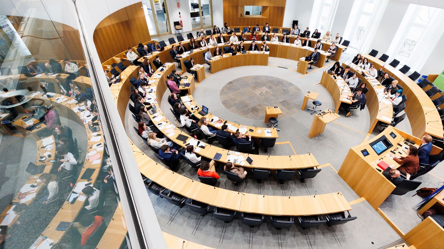 Das Sondervermögen für die Kommunen ist eines der großen Themen im Landtag. (Symbolbild) Foto: Lando Hass/dpa