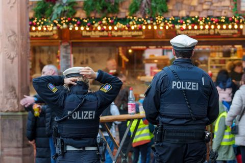 Weihnachtsmärkte in Hessen starten mit erhöhter Polizeipräsenz und verstärkten Sicherheitsmaßnahmen. (Archivbild) Foto: Andreas
