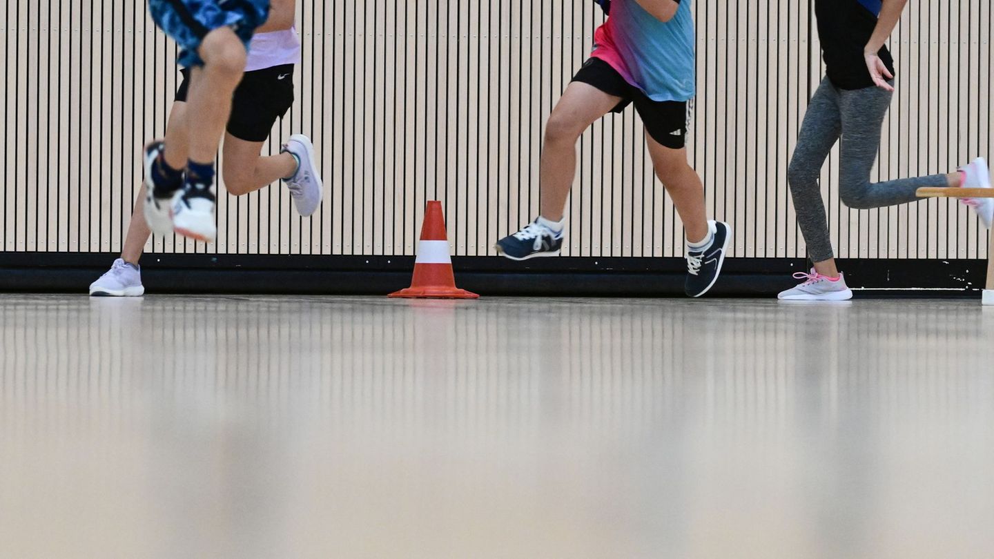 Bewegungsspiele im Schulsport - auch die Ausbildung von Sportlehrern ist Teil der Spardebatte an Hessens Hochschulen. (Symbolbil