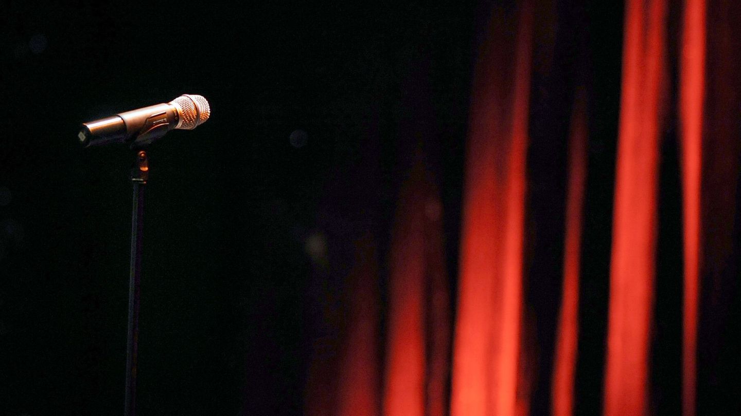 Eltern soll erleichtert werden ins Theater gehen zu können. (Symbolbild) Foto: Britta Pedersen/dpa