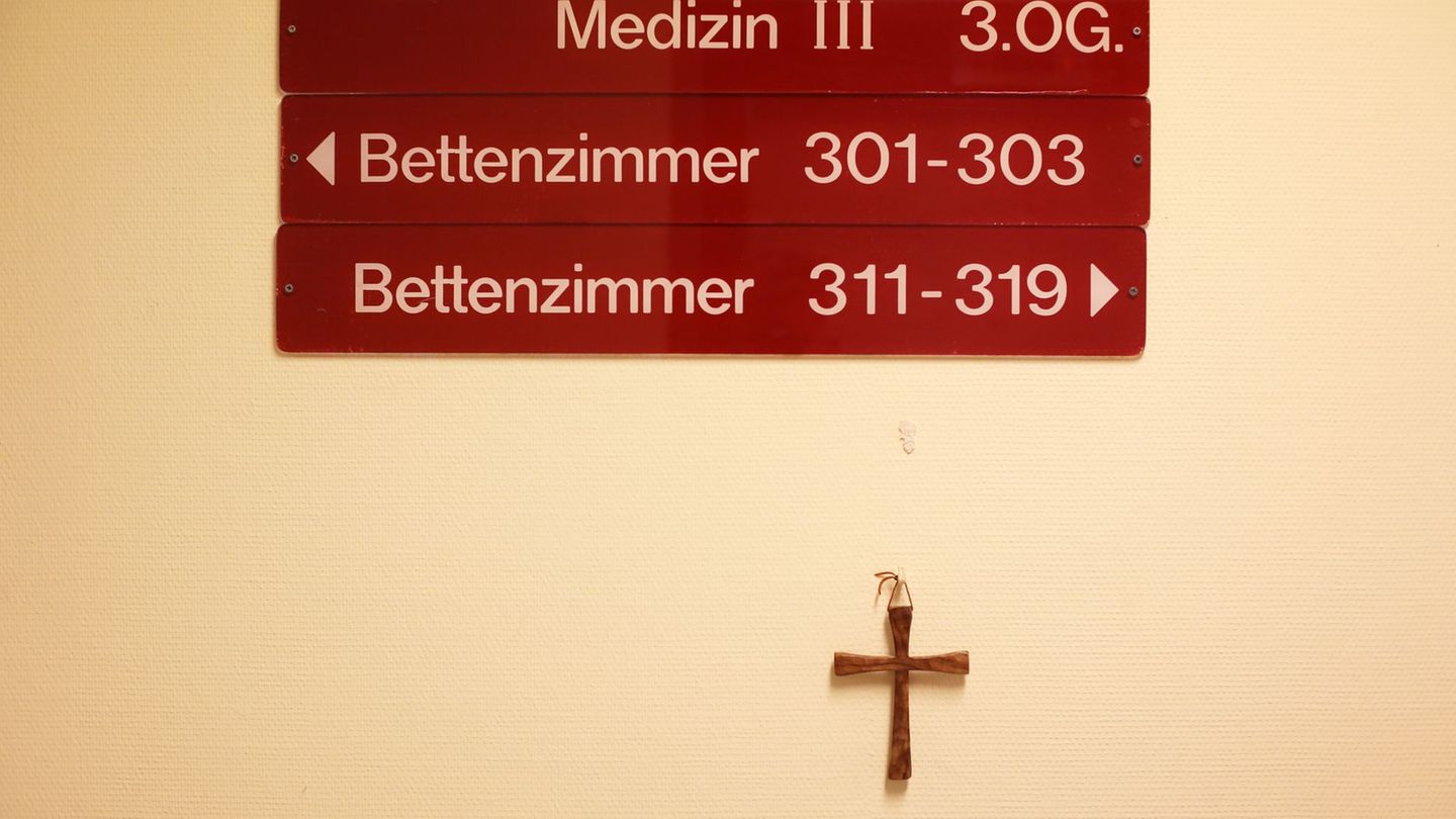 Darf bei kirchlichen Arbeitgebern gestreikt werden? Diese Frage wird nun vor Gericht verhandelt. (Symbolbild) Foto: picture alli