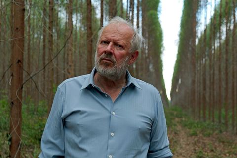 "Verschollen": In Klemens (Axel Milberg) wächst der Verdacht, dass sein Sohn in der Plantage etwas Illegalem auf der Spur war.