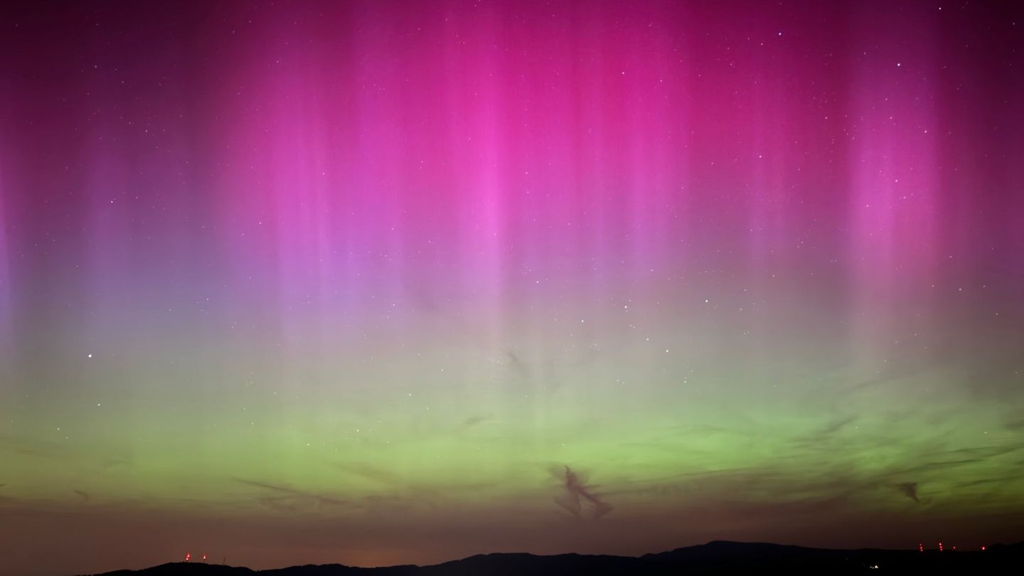 Auch im Mai vergangenen Jahres waren Polarlichter bis weit in den Süden zu sehen gewesen. (Archivbild) Foto: Valentin Gensch/dpa