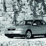 Der A3 war 1996 Audis Schlüssel zum Kompaktsegment. Auch wenn unter der Karosserie hauptsächlich Technik des Golf IV verbaut war, zeichnen den 8L (so lautete der Baureihencode) die typischen Audi-Attribute aus. Saubere Verarbeitung und Premium-Anmutung. Der Audi A3 (8L) kam 1996 zuerst als Dreitürer auf den Markt, der Fünftürer folgte erst später. Die gut abgestimmten Motoren (1.6, 1.8 T, 1.9 TDI) und die robuste Antriebstechnik überzeugen. Fahrkomfort und Verarbeitung machen den kompakten Audi beliebt