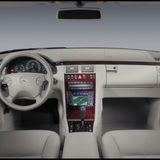 Das T-Modell (S210) war im September 1996 der Inbegriff des eleganten und praktischen Dienstwagens. Der Kombi überzeugte mit ausgefeilter Sicherheitstechnik, hohem Komfort und einem variablen Laderaum. Empfehlenswert sind die Sechszylinder im E 280 T (142 kW / 193 PS) und E 320 T (165 kW / 224 PS) sowie der E 300 T (130 kW / 177 PS). Die Selbstzünder sind laufruhig, zäh und mit der richtigen Wartung sehr langstreckentauglich. Der Vierzylinder-Benziner im 230 T (M111, 110 kW / 150 PS) stammt noch aus dem Vorgänger und ist robust. Allerdings ist er etwas schwach auf der Brust