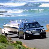 Einst Segen, jetzt bisweilen Fluch: Bei älteren Modellen kann die Luftfederung (Airmatic) Probleme verursachen. Eine andere Schwachstelle ist die Elektrik. Streckt ein Steuergerät die Waffen, wird es schwer, Ersatz zu finden. Auch der Rost spielt eine Rolle. Bitte Türen, Radläufe, Unterkanten und insbesondere die vorderen Federaufnahmen ("Federteller") penibel prüfen. Die Preisspanne beträgt 2.500 bis 7.000 Euro. Gepflegte Modelle liegen eher am oberen Ende dieser Skala