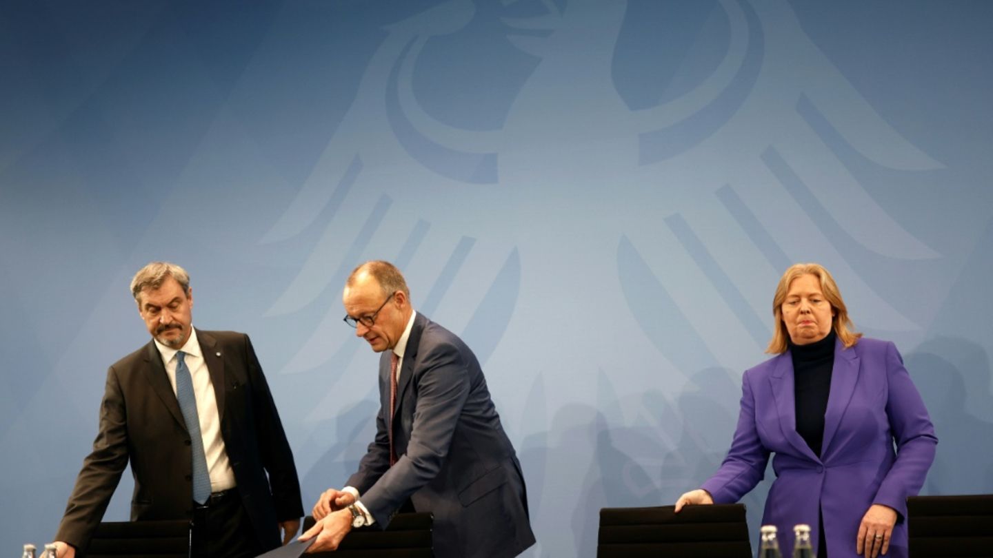 Parteichefs Söder, Merz und Bas nach Ausschuss im Oktober