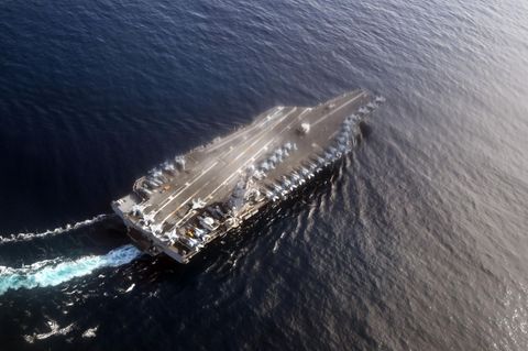 Der Flugzeugträger "USS Gerald R. Ford" aus der Luft fotografiert (Symbolbild Venezuela)