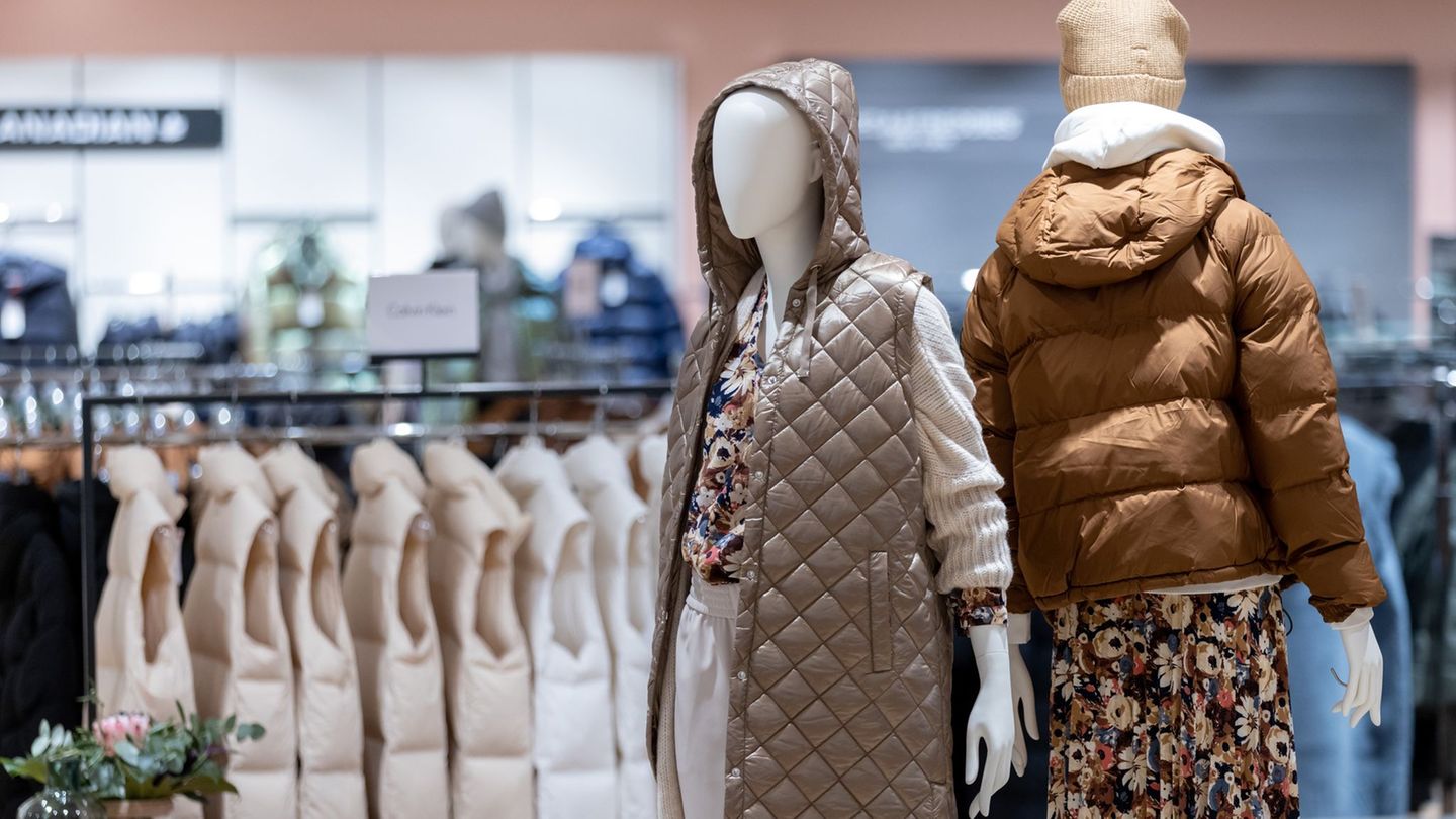 Intersport expandiert weiter - und mischt nun auch im Modehandel mit. (Symbolbild) Foto: Daniel Karmann/Deutsche Presse-Agentur