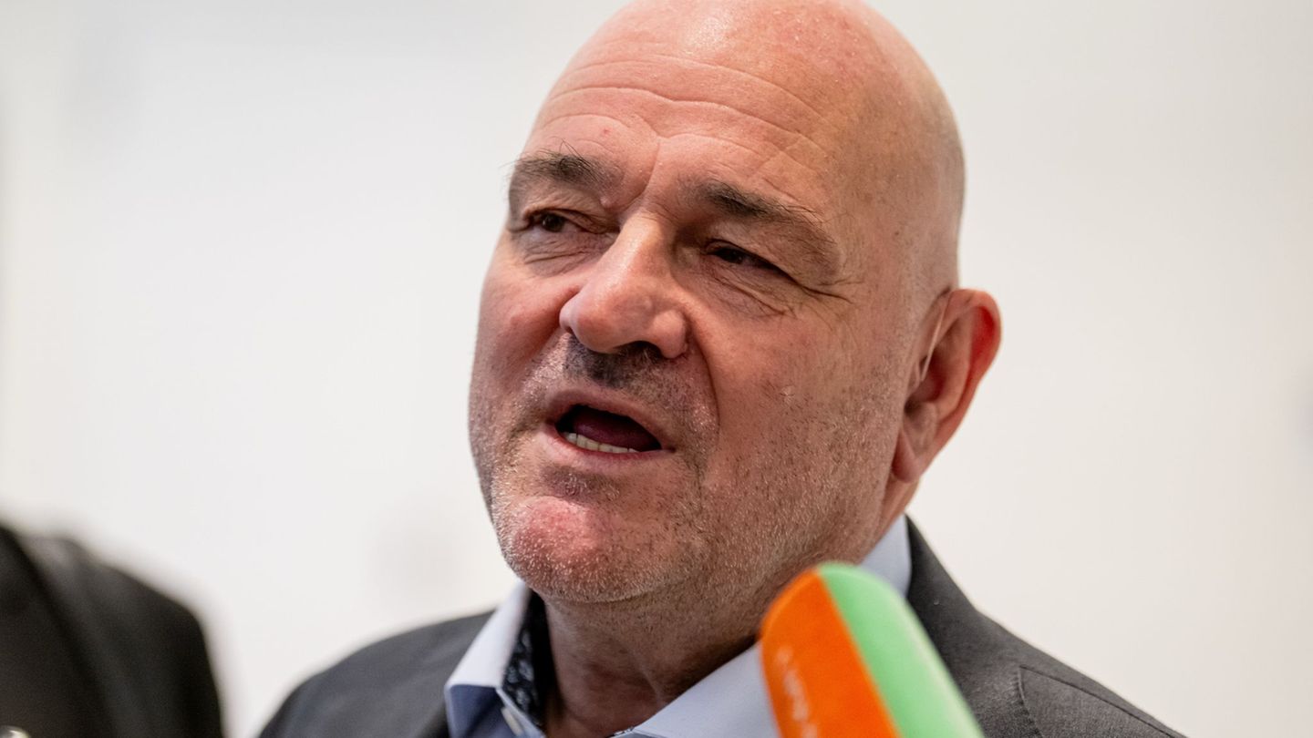 BSW-Finanzminister Robert Crumbach betont, dass die Regierungsarbeit mit der SPD in seinen Augen bislang gut lief. Aber wie geht