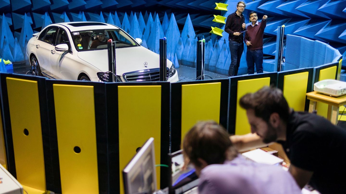 Der Bund fördert das auf drei Jahre ausgelegte Projekt mit 16 Millionen Euro. Foto: Michael Reichel/TU Ilmenau/dpa