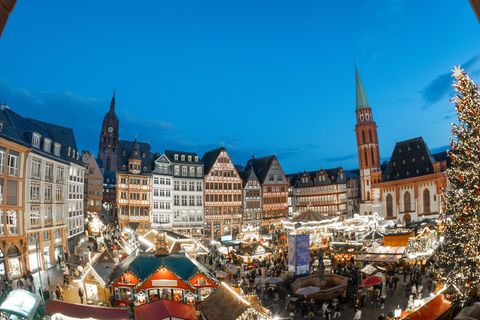 Auch im letzten Jahr lockte der Weihnachtsmarkt zahlreiche Besucher an. (Archivbild) Foto: Boris Roessler/dpa