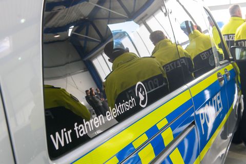 Sachsen-Anhalts Landespolizei bekommt erste E-Streifenwagen. Foto: Klaus-Dietmar Gabbert/dpa
