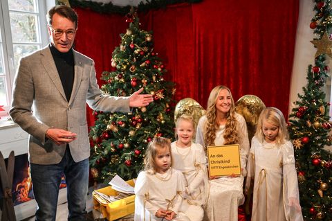 Ministerpräsident Wüst erinnert sich an die Weihnachtswünsche seiner Kindheit zurück. Foto: Oliver Berg/dpa