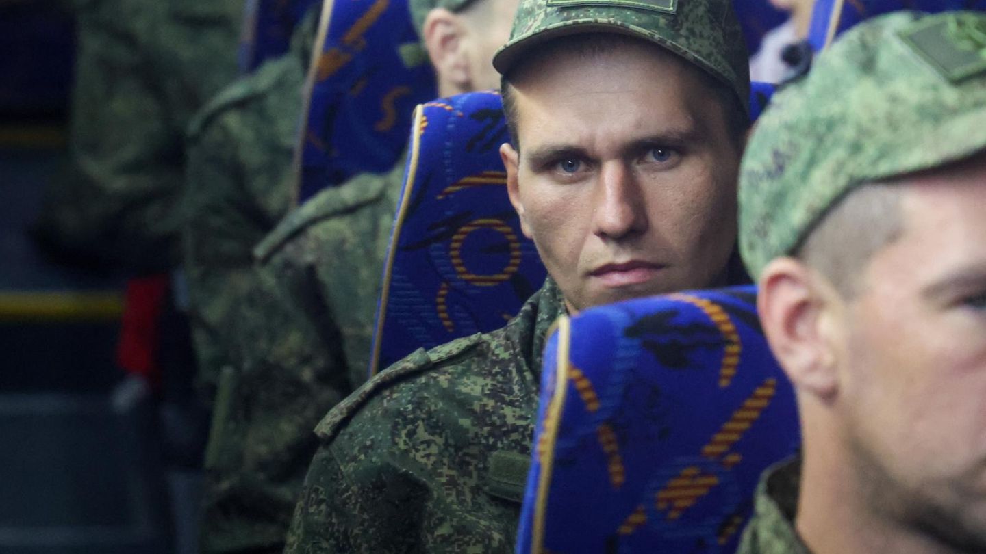 Tausende russische Soldaten kehren von der Front wieder nach Hause, hier ein Symbolbild. Unter ihnen Gefangene, die nach dem Kriegseinsatz begnadigt wurden 