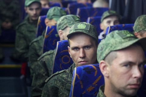 Tausende russische Soldaten kehren von der Front wieder nach Hause, hier ein Symbolbild. Unter ihnen Gefangene, die nach dem Kriegseinsatz begnadigt wurden 