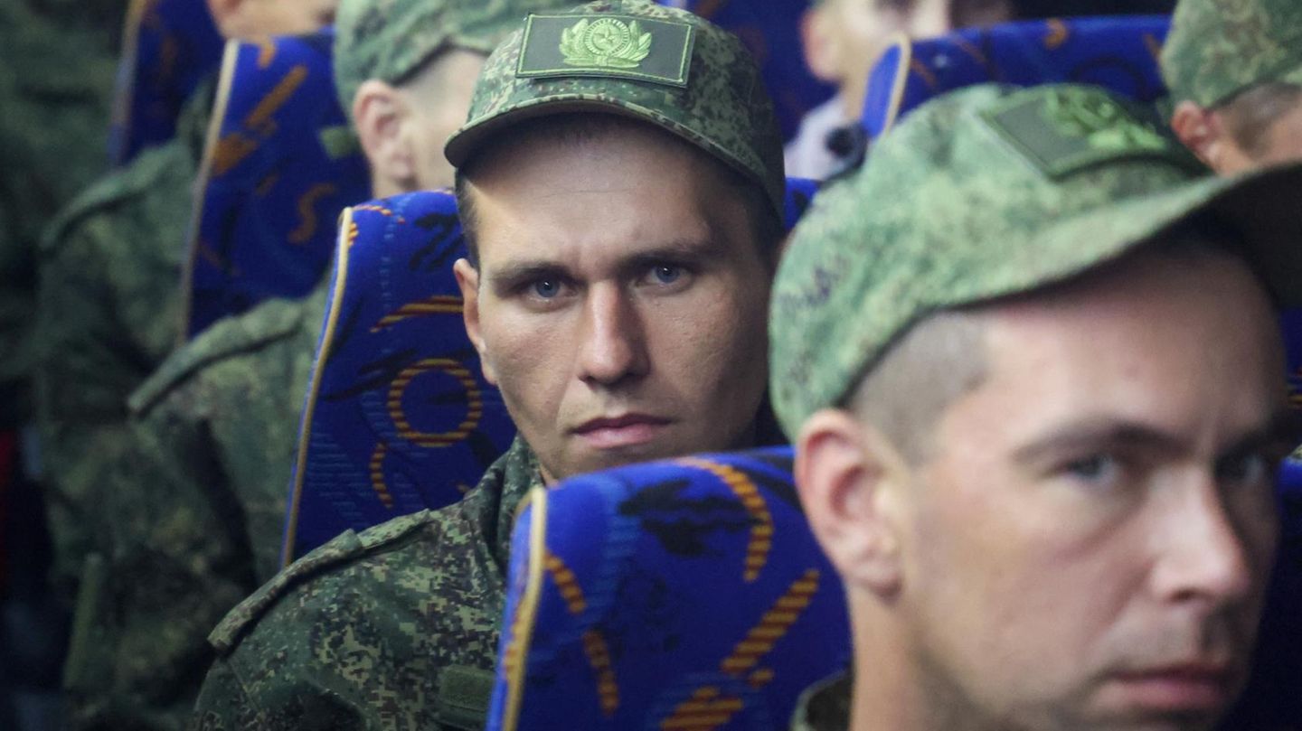 Tausende russische Soldaten kehren von der Front wieder nach Hause, hier ein Symbolbild. Unter ihnen Gefangene, die nach dem Kriegseinsatz begnadigt wurden 