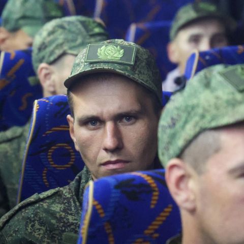 Tausende russische Soldaten kehren von der Front wieder nach Hause, hier ein Symbolbild. Unter ihnen Gefangene, die nach dem Kriegseinsatz begnadigt wurden 