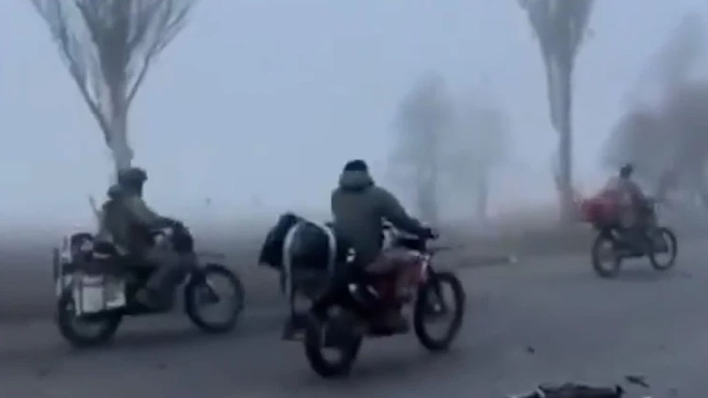 Putins Sturmtruppen scheinen aus einem Endzeitfilm wie "Mad Max" entsprungen zu sein