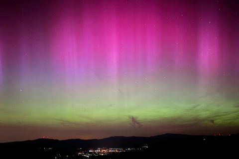 Starke Sonnenstürme können Polarlichter erzeugen, die noch weit südlich der Polarregionen zu sehen sind