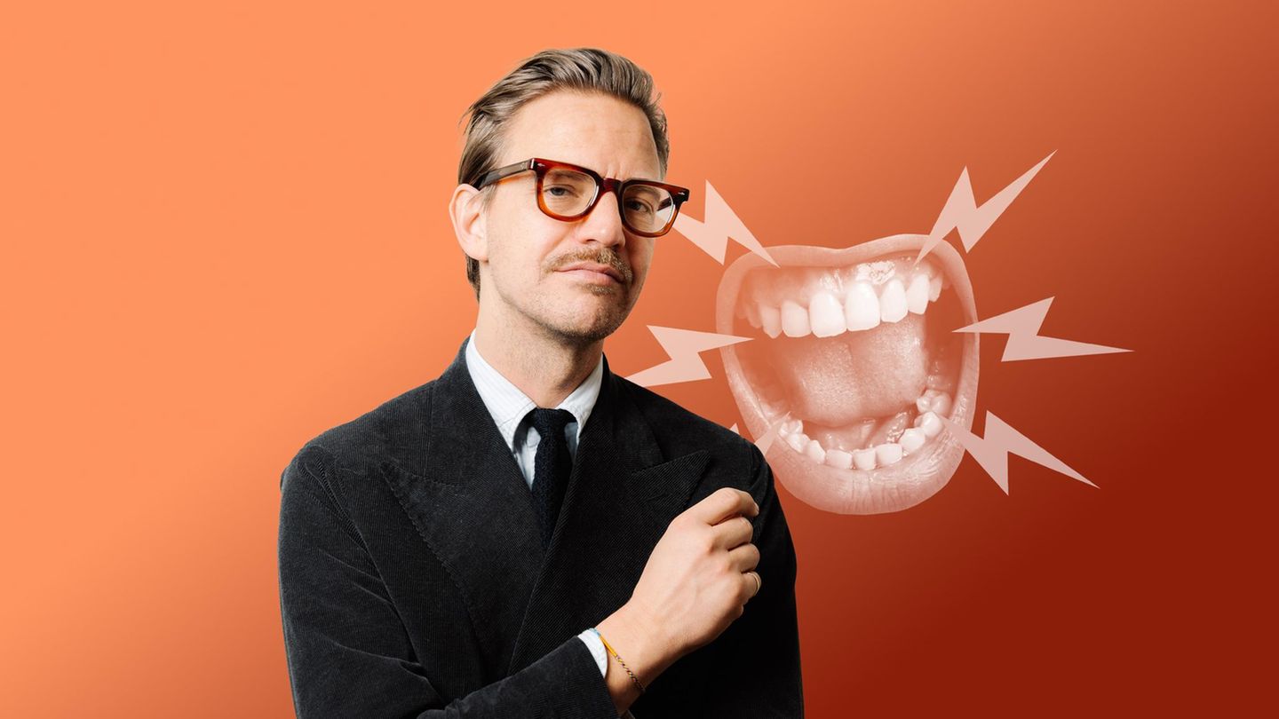 Montage zeigt Vater Sebastian Tigges vor einem weit aufgerissenen Mund mit Blitzen