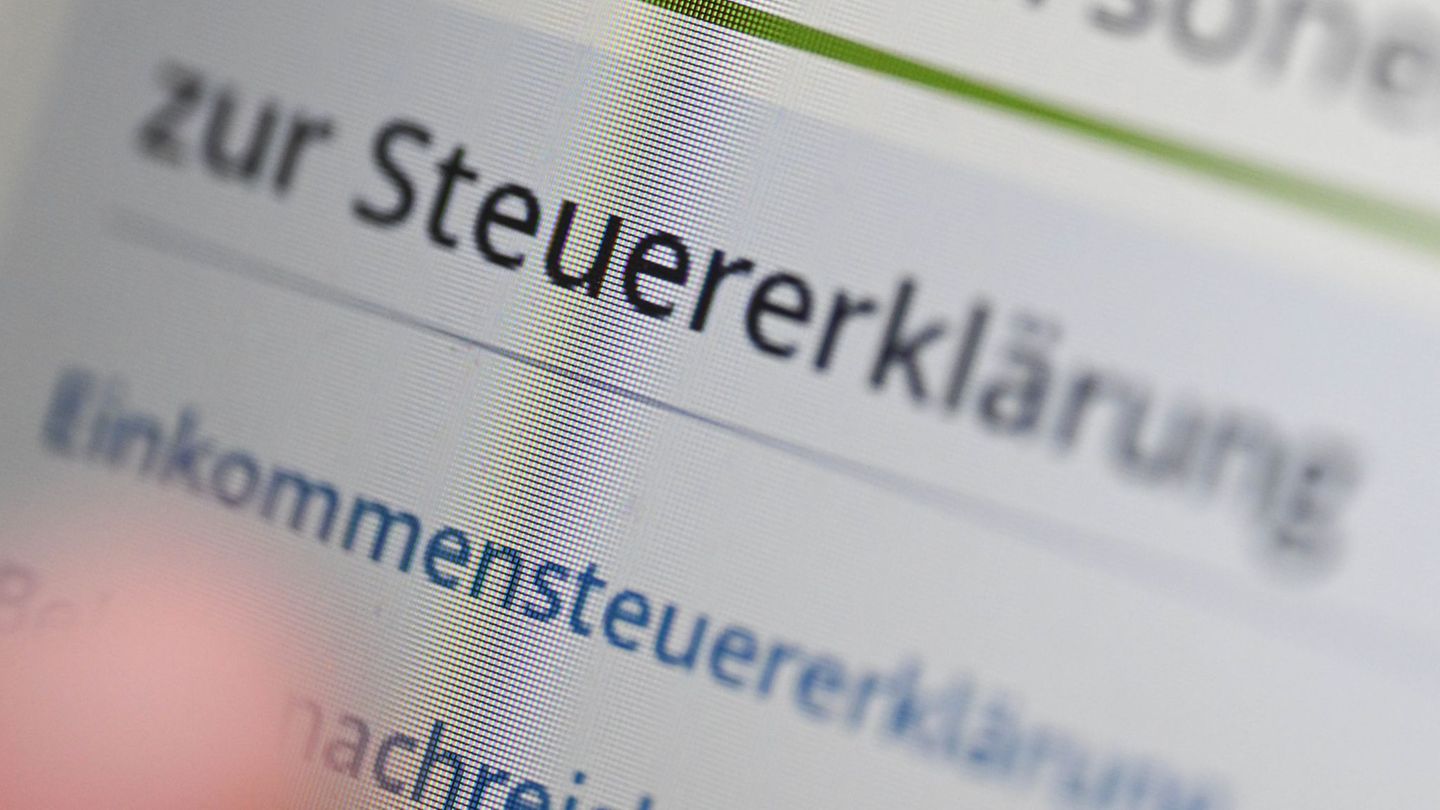 Gefälschte E-Mails im Namen von Elster versprechen Steuererstattungen – tatsächlich wollen Betrüger an Bankdaten gelangen. (Symb