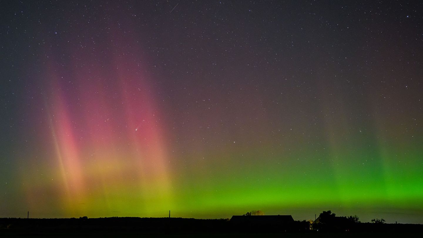 Starke Sonnenstürme können Polarlichter erzeugen, die noch weit südlich der Polarregionen zu sehen sind - sogar in Baden-Württem