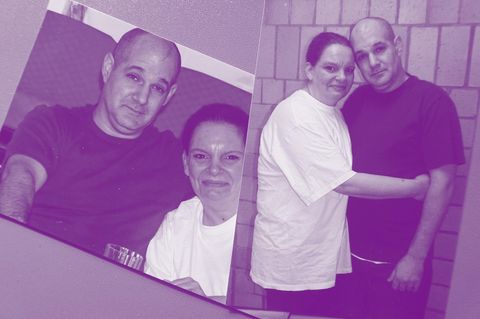 Gefängnis: Ein Paar umarmt sich