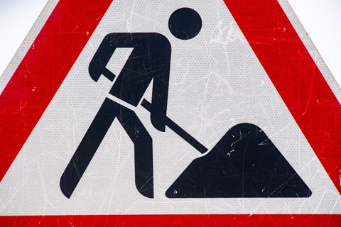 Vereinfachungen bei Genehmigungsprozessen und mehr Digitalisierung sollen den Straßenbau in Rheinland-Pfalz voranbringen. (Symbo