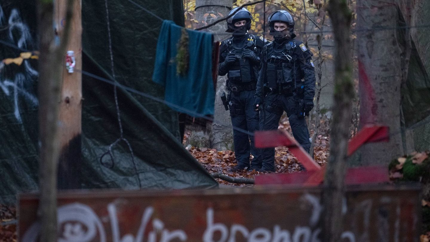 Laut der Polizei verläuft alles ruhig und friedlich. Foto: Boris Roessler/dpa