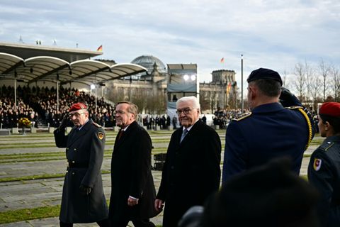 Steinmeier, Pistorius und Breuer bei dem Gelöbnis