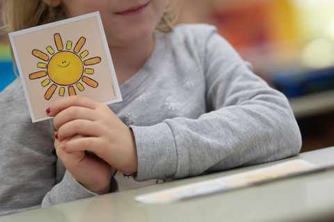 Forschende haben sich angeschaut: Wie gleichberechtigt und selbstbestimmt nehmen junge Menschen in Hessen am Leben teil? (Symbol