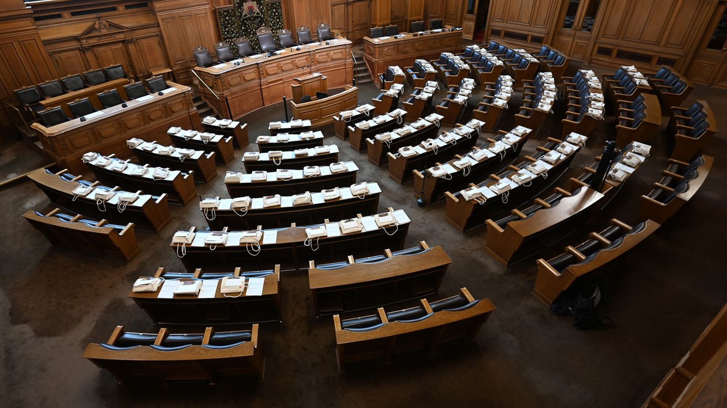 Gewalt gegen Politiker wurde in einer Aktuellen Stunde in der Hamburgischen Bürgerschaft thematisiert. (Archivbild) Foto: David