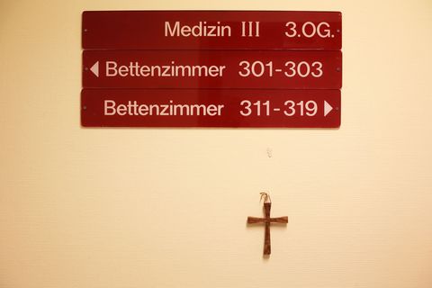 Darf bei kirchlichen Arbeitgebern gestreikt werden? Diese Frage wird nun vor Gericht verhandelt. (Symbolbild) Foto: picture alli