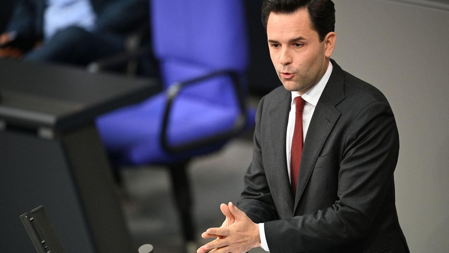 Er hält die Rentenpolitik nicht für generationengerecht: JU-Chef Winkel. Foto: Niklas Graeber/dpa