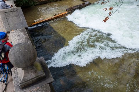 Wann der Surfspot wieder funktionsfähig ist, ist unklar. (Archivbild) Foto: Peter Kneffel/dpa