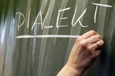 Bairisch, Fränkisch und Alemannisch-Schwäbisch - die drei Dialekte sollen besser geschützt werden. (Illustration) Foto: Daniel K