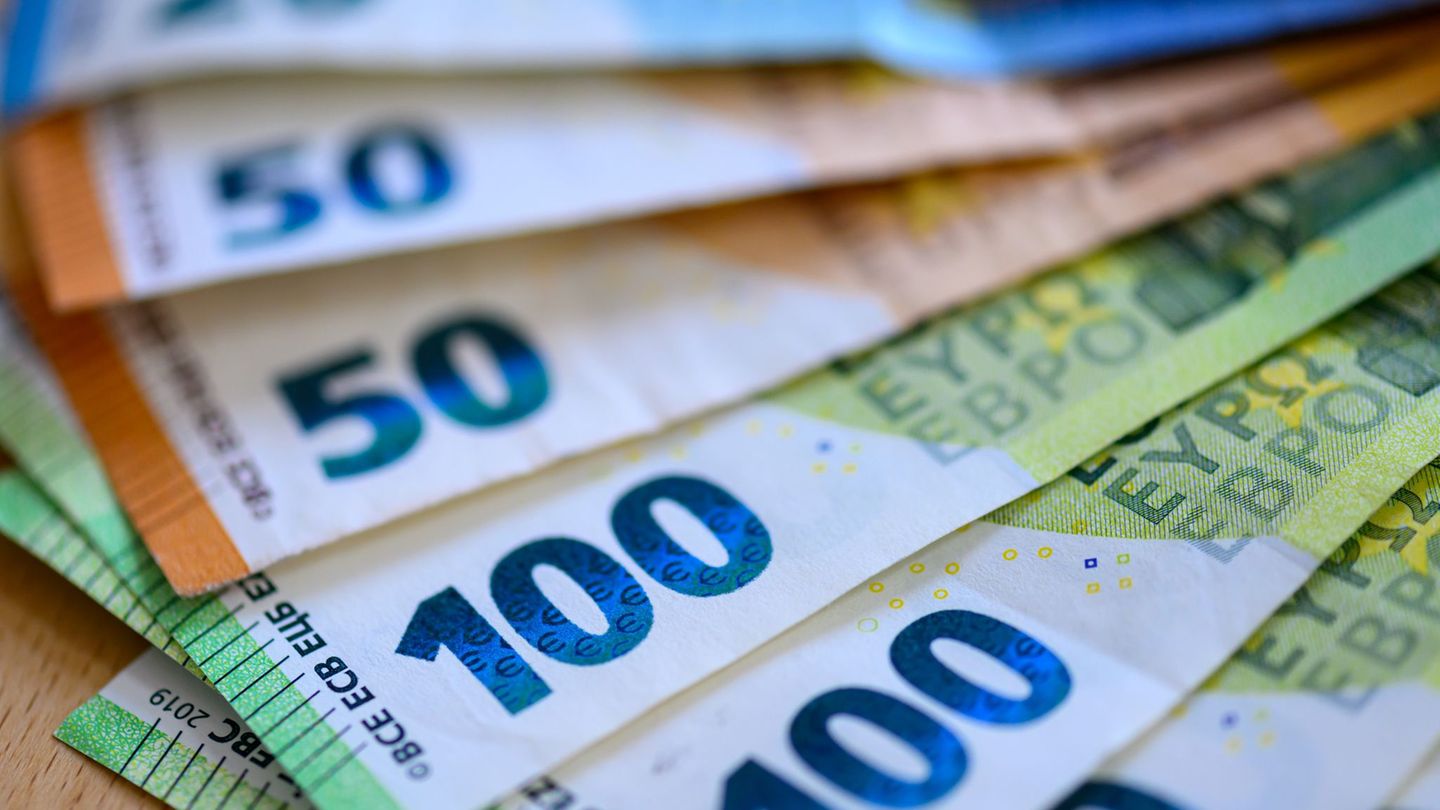 Die finanziell notleidenden Kommunen bekommen 600 Millionen Euro vom Land. Foto: Hendrik Schmidt/dpa