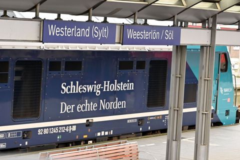 Die Situation auf der Marschbahn ärgert Personal- und Betriebsräte auf Sylt. (Symbolbild) Foto: Carsten Rehder/dpa