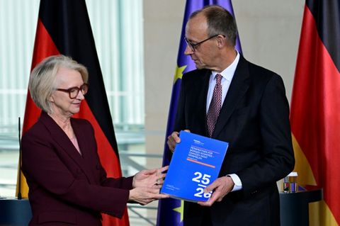 Wirtschaftsweise Schnitzer mit Bundeskanzler Merz