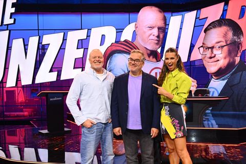 Wollen das beliebte Show-Genre "Quiz" mal wieder neu erfinden (von links): Stefan Raab, Elton und Moderatorin Laura Wontorra.