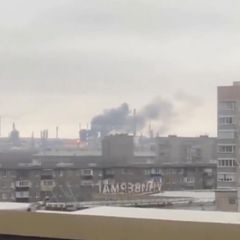 Ukraine greift primäre Ölraffinerie an – 1500 Kilometer von Grenze entfernt