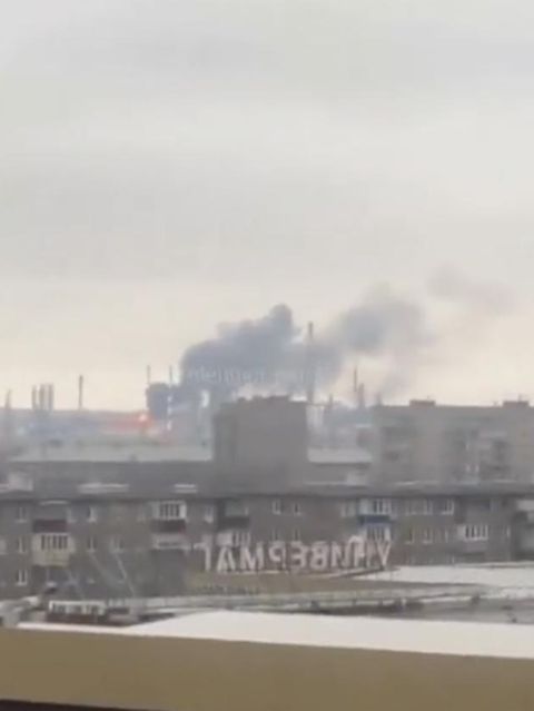 Ukraine greift primäre Ölraffinerie an – 1500 Kilometer von Grenze entfernt